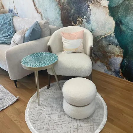 Stylish & Modern - Perfect For Your Stay!